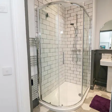 1 Princess Street * سكرابورو